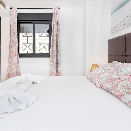 Maba/Private Backyard/Walk To Downtown/Large Smart Tv Apartment Малага Екстериор снимка