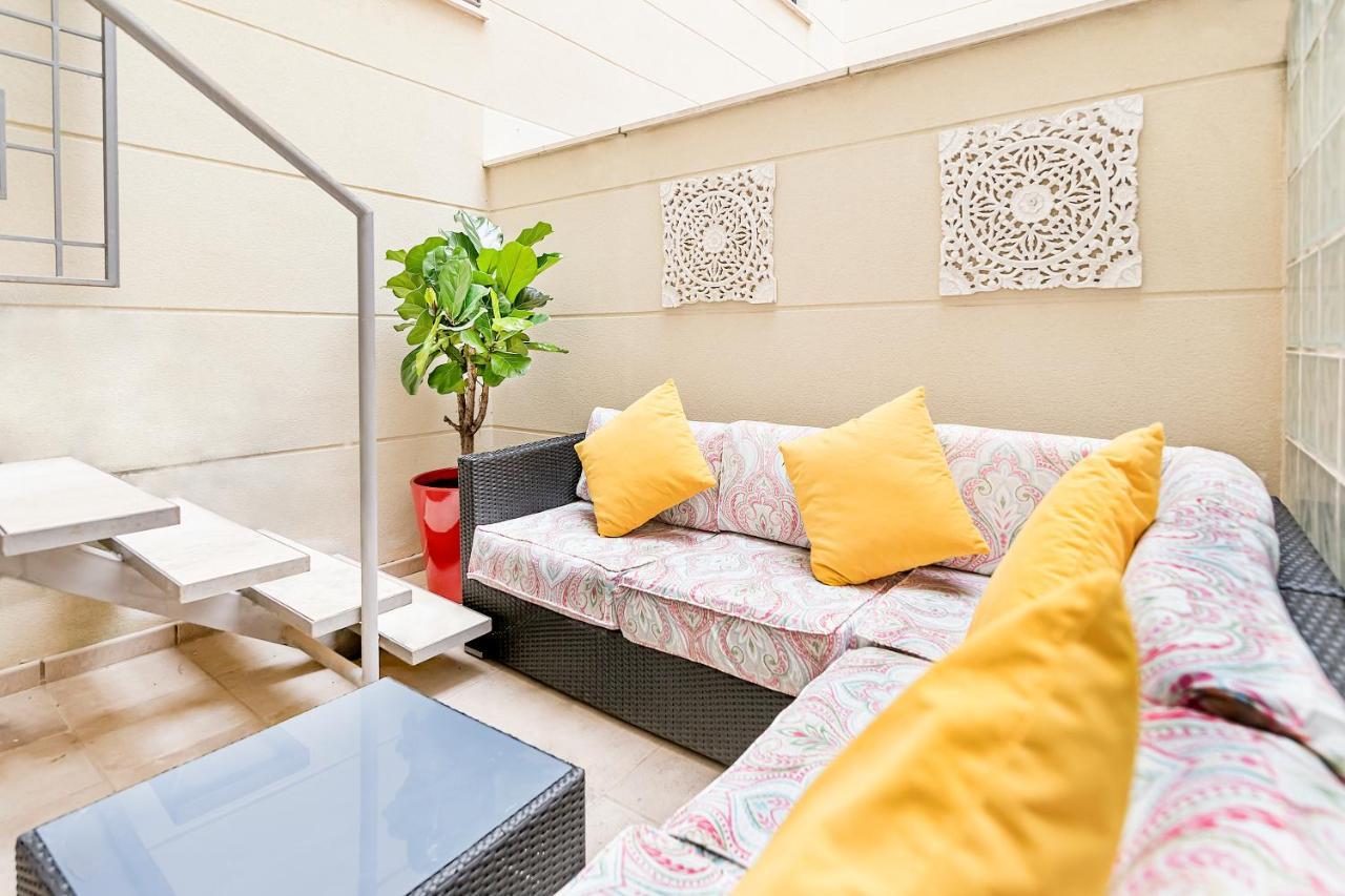 Maba/Private Backyard/Walk To Downtown/Large Smart Tv Apartment Малага Екстериор снимка