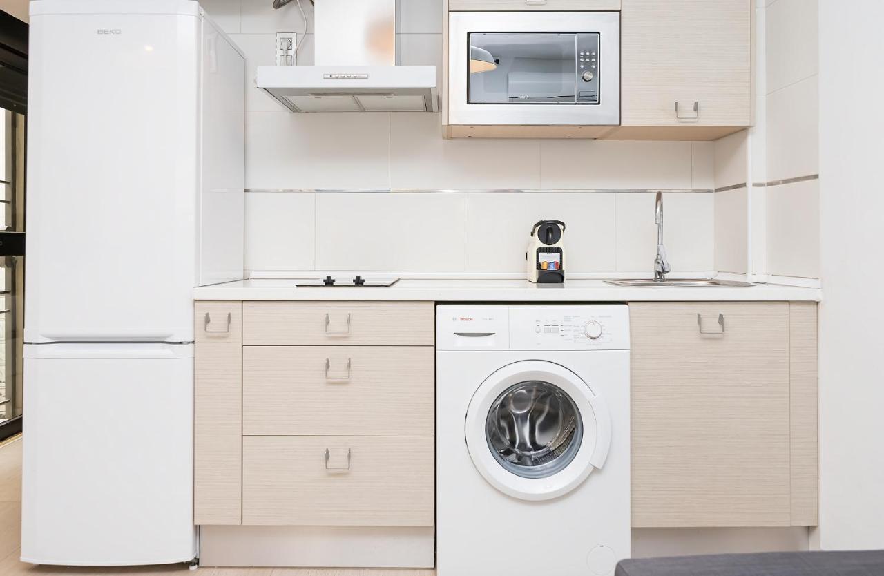 Maba/Private Backyard/Walk To Downtown/Large Smart Tv Apartment Малага Екстериор снимка