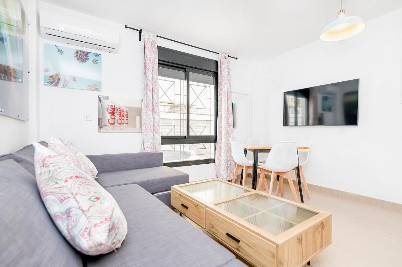Maba/Private Backyard/Walk To Downtown/Large Smart Tv Apartment Малага Екстериор снимка